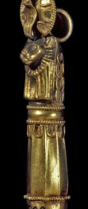 Gold in two parts with a lioness head with sun disc and uraeus cylindrical case