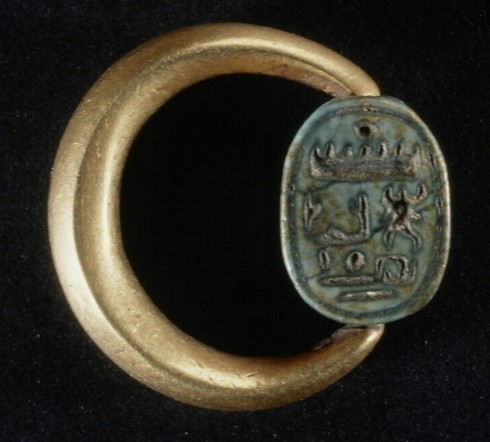 Khepri Gold ring with enamelled steatite scarab