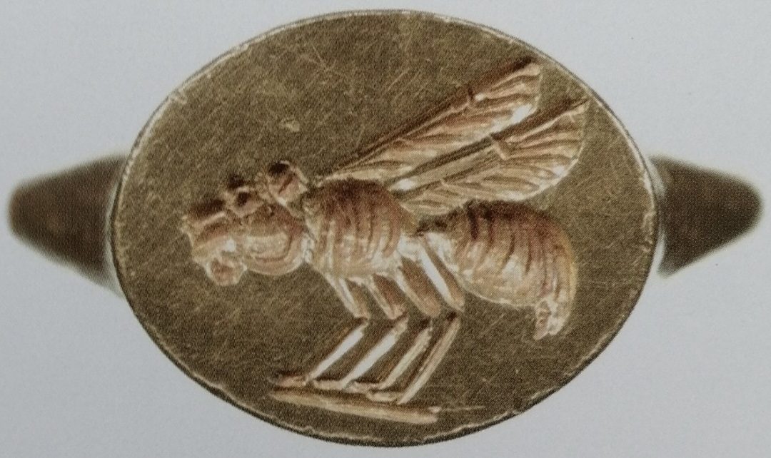 Gold signet ring with a lion-headed bee