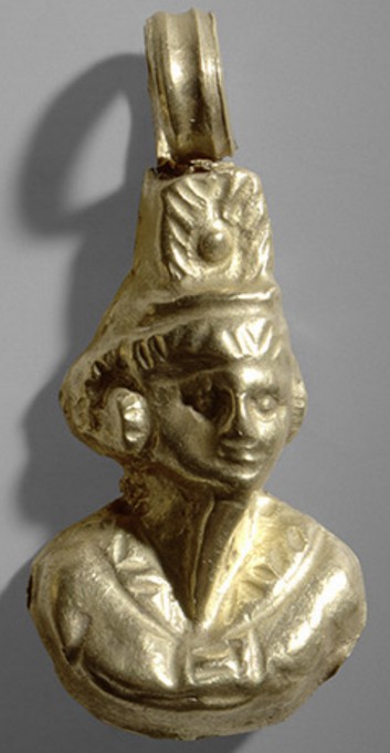 Isis/Hathor rare representations 1 - Gold bust of Isis Isis/Hathor rare representations 1 - Gold bust of Isis