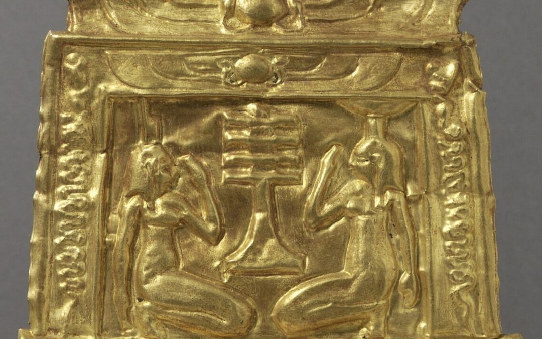 Gold pectoral of Isis and Nephthys mourning