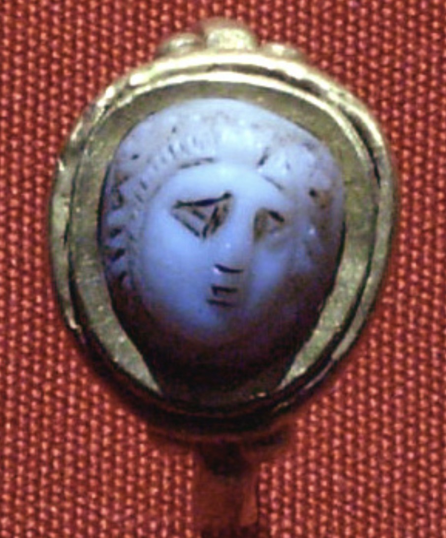 Medusa head - Gold ring with onyx Medusa head - Gold ring with onyx