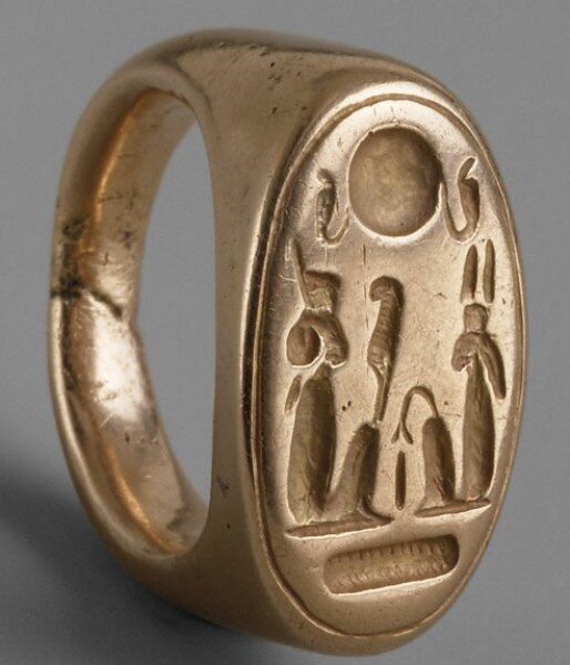 Gold ring of Shu and Tefnut Gold ring of Shu and Tefnut