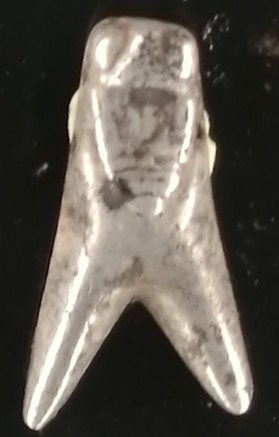 Silver flat back fly amulet
