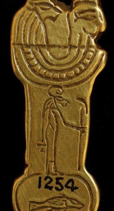 Gold pendant of Tefnut and Shu